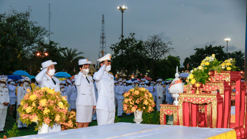 พิธีถวายเครื่องราชสักการะ และพิธีจุดเทียนถวายพระพรชัยมงคล